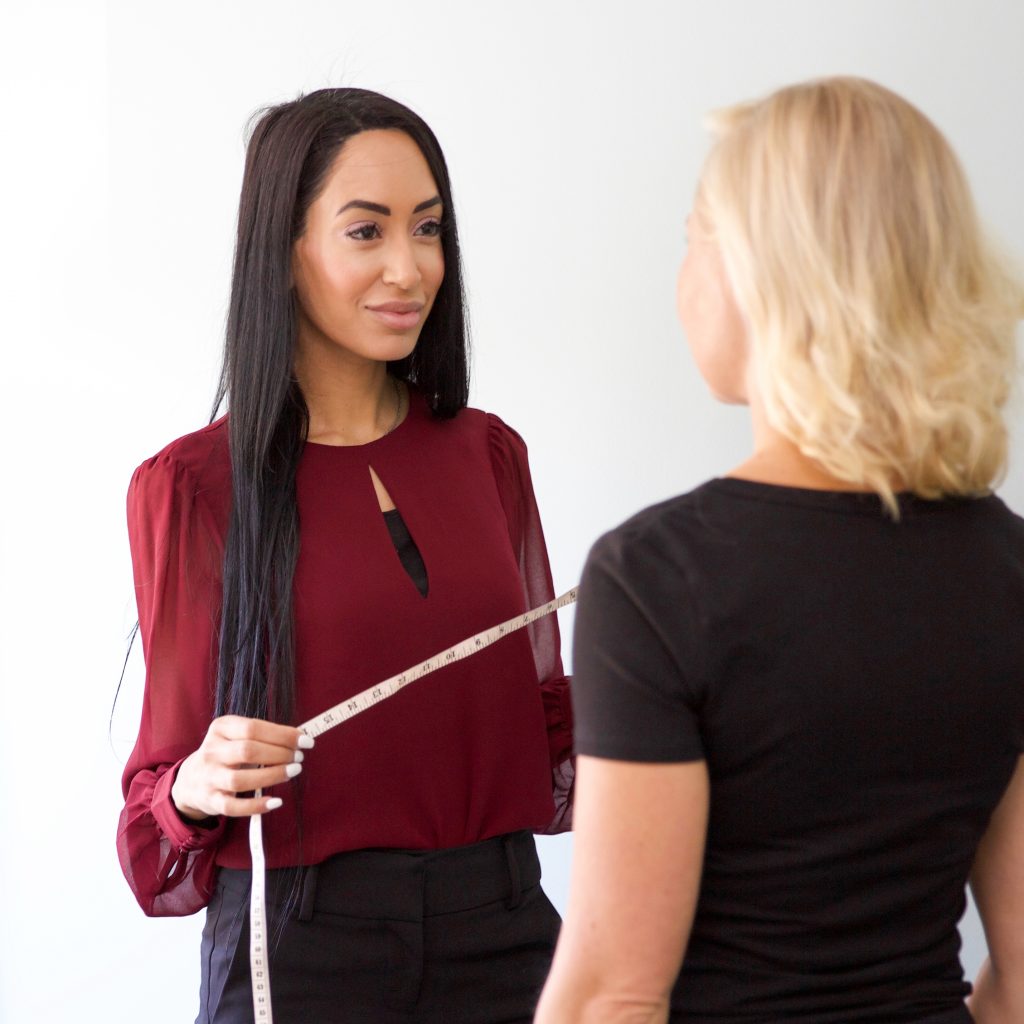 Dietitian Nav in a picture with a client